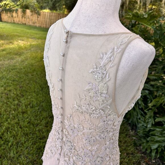 Isabelle Armstrong Joey Trumpet Wedding Gown size 4?  Beading Lace Deep V - Picture 12 of 16